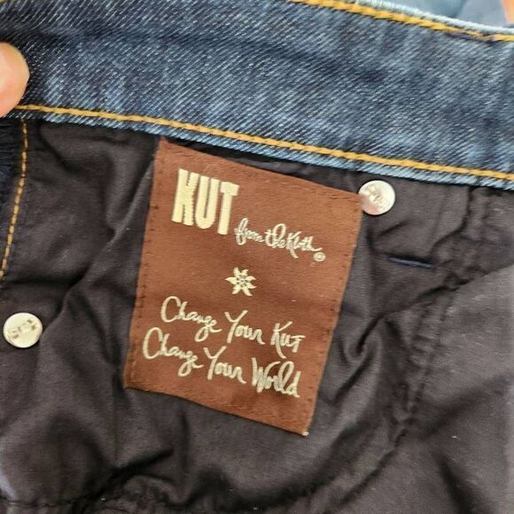 Kut Women's Dark Wash Blue Low Rise Farrah Baby Bootcut Denim Jeans Size 6 - Picture 11 of 14